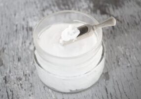 coconut-oil-on-wooden-spoon-2090576_1280